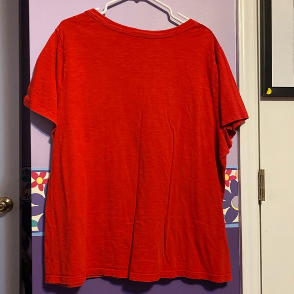🔴 Red V Neck T-shirt - Picture 2 of 3